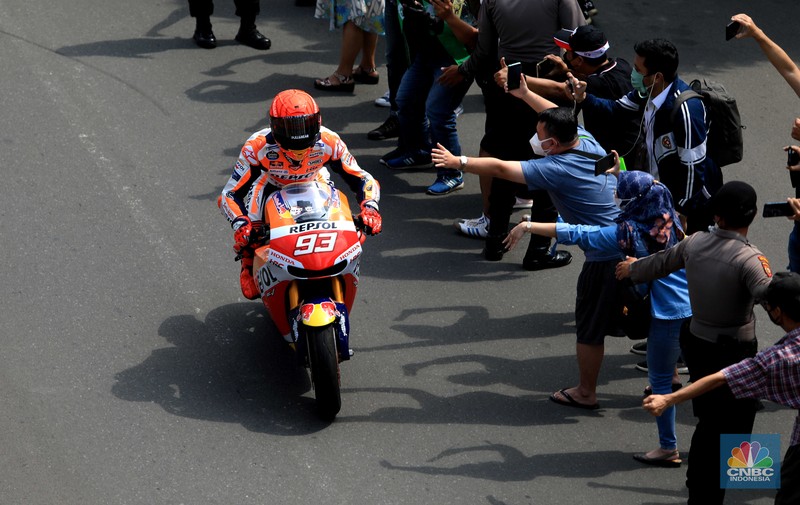 Parade pembalap MotoGP di Jakarta, Rabu (16/3/2022) (CNBC Indonesia/Muhammad Sabki)