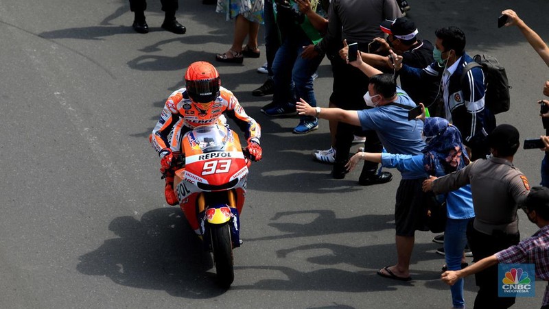 Parade pembalap MotoGP di Jakarta, Rabu (16/3/2022) (CNBC Indonesia/Muhammad Sabki)
