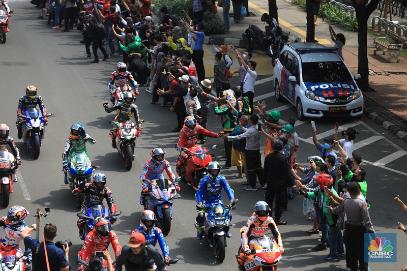 Parade pembalap MotoGP di Jakarta, Rabu (16/3/2022) (CNBC Indonesia/Muhammad Sabki)