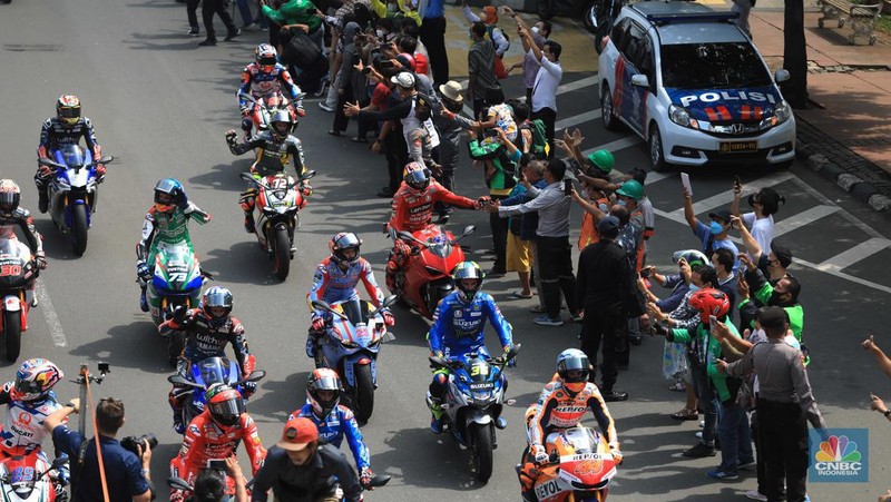 Parade pembalap MotoGP di Jakarta, Rabu (16/3/2022) (CNBC Indonesia/Muhammad Sabki)