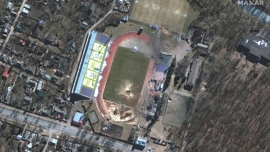 Citra satelit menunjukkan dari dekat rumah yang terbakar dan daerah perumahan, timur laut Chernihiv, Ukraina 16 Maret 2022. (via REUTERS/MAXAR TECHNOLOGIES)
