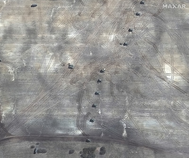 Citra satelit menunjukkan dari dekat rumah yang terbakar dan daerah perumahan, timur laut Chernihiv, Ukraina 16 Maret 2022. (via REUTERS/MAXAR TECHNOLOGIES) Citra satelit menunjukkan dari dekat rumah yang terbakar dan daerah perumahan, timur laut Chernihiv, Ukraina 16 Maret 2022. (via REUTERS/MAXAR TECHNOLOGIES)