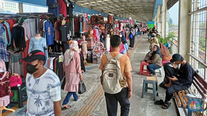 Pasar Tanah Abang banjir barang Impor (CNBC Indonesia/Ferry Sandi)
