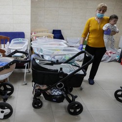 Ukraina Punya Pabrik Bayi Surogasi, Terbesar di Dunia!