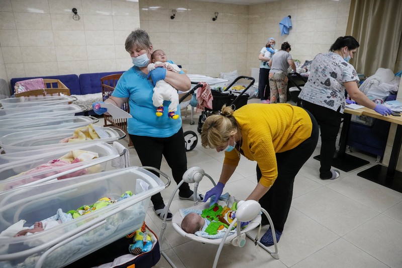 Puluhan bayi telantar di ruang bawah tanah Kyiv, Ukraina. (REUTERS/GLEB GARANICH) Puluhan bayi telantar di ruang bawah tanah Kyiv, Ukraina. (REUTERS/GLEB GARANICH)