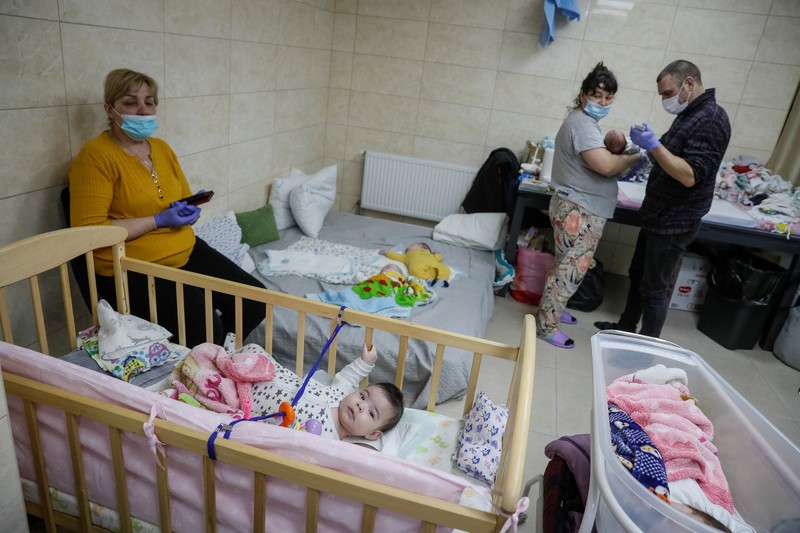 Puluhan bayi telantar di ruang bawah tanah Kyiv, Ukraina. (REUTERS/GLEB GARANICH) Puluhan bayi telantar di ruang bawah tanah Kyiv, Ukraina. (REUTERS/GLEB GARANICH)