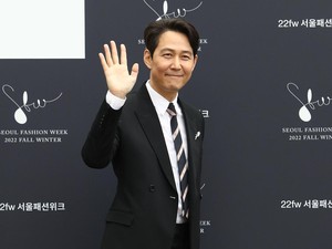 Lee Jung Jae Donasi Rp 593 Juta Buat Sutradara Veteran yang Kesulitan Ekonomi