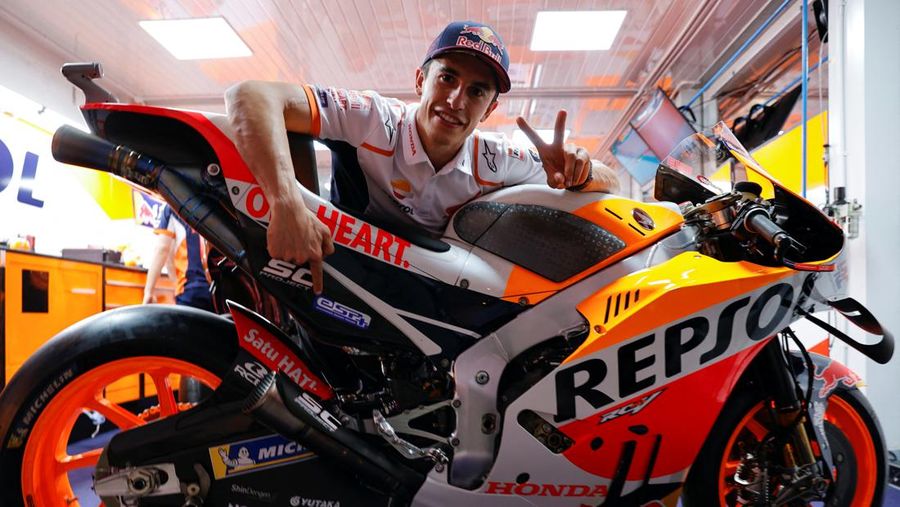 Momen pembalap Spanyol Marc Marquez crash saat sesi pemanasa MotoGP Mandalika di Pertamina Mandalika International Street Circuit, Minggu (20/3/2022). (Tangkapan Layar via Twitter @MotoGP)