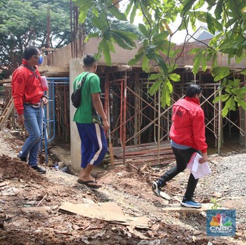 Polisi Segel Rumah Indra Kenz di Tangerang