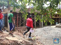 Polisi Segel Rumah Indra Kenz di Tangerang