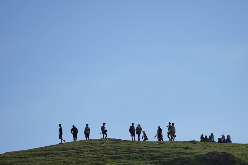 Pembalap beserta kru MotoGP melakukan jogging track sebelum balapan dimulai. (AP/Achmad Ibrahim) Pembalap beserta kru MotoGP melakukan jogging track sebelum balapan dimulai. (AP/Achmad Ibrahim)