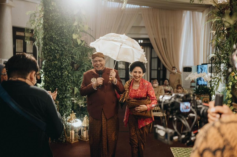 Prosesi siraman Putri Tanjung jelang pernikahan. (Dok.Ist)