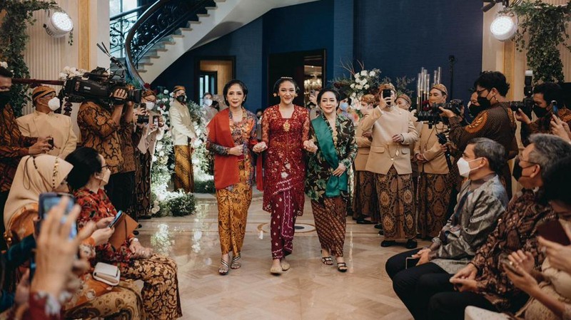 Prosesi siraman Putri Tanjung jelang pernikahan. (Dok.Ist)