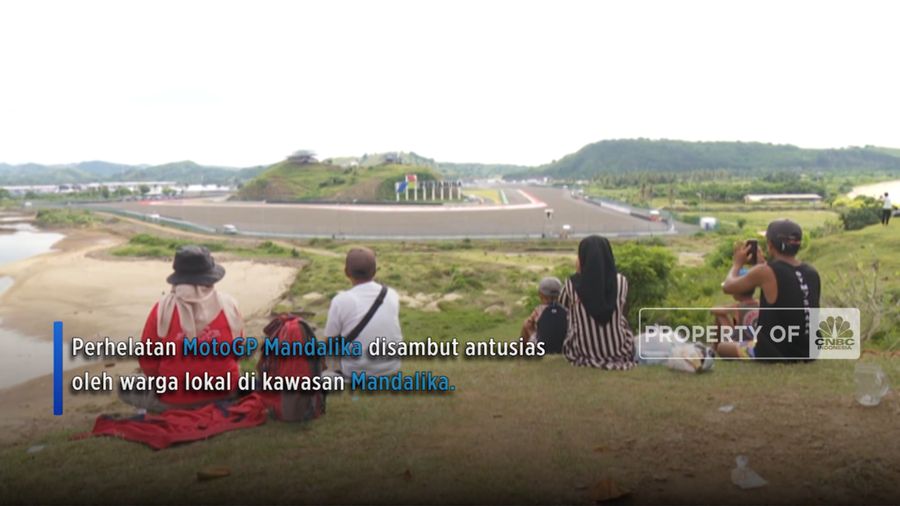 Antusiasme MotoGP Mandalika, Warga Lokal Nonton dari Atas Bukit(CNBC Indonesia TV)