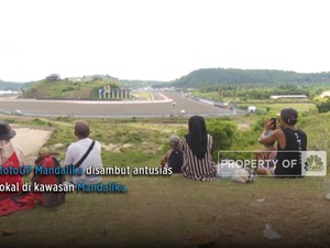 Antusiasme MotoGP Mandalika, Warga Nonton dari Atas Bukit