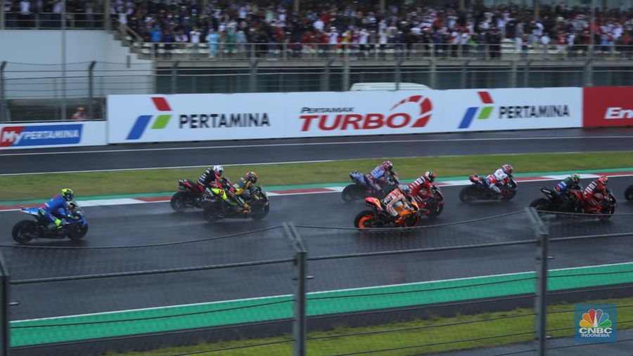 Balapan MotoGP di Pertamina Mandalika International Street Circuit, Mandalika, Lombok, Minggu (20/3/2022). (CNBC Indonesia/ Tri Susilo)