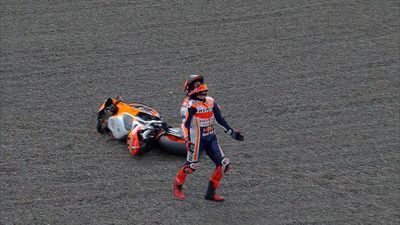 Momen Sedih Empat Kali Marc Marquez Crash di MotoGP Mandalika - Foto 2
