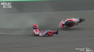 Momen Sedih Empat Kali Marc Marquez Crash di MotoGP Mandalika - Foto 2