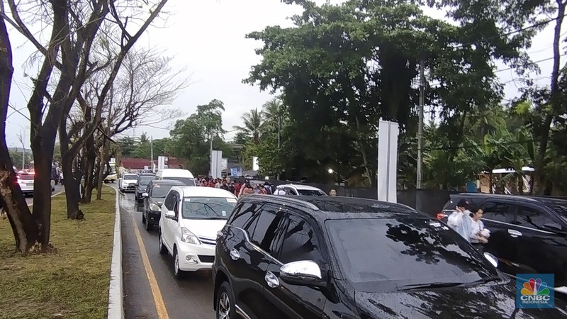 Suasana usai gelaran MotoGP di Pertamina Mandalika International Street Circuit, Mandalika, Lombok Suasana usai gelaran MotoGP di Pertamina Mandalika International Street Circuit, Mandalika, Lombok, Minggu (20/3/2022). (CNBC Indonesia/ Tri Susilo)