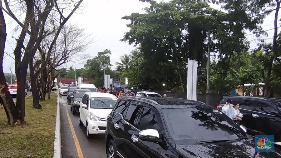 Suasana usai gelaran MotoGP di Pertamina Mandalika International Street Circuit, Mandalika, Lombok, Minggu (20/3/2022). (CNBC Indonesia/ Tri Susilo)