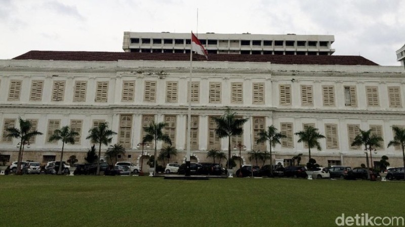 Gedung AA Maramis atau gedung Daendels di kompleks Kementerian Keuangan. (Sylke Febrina Laucereno/detikFinance)