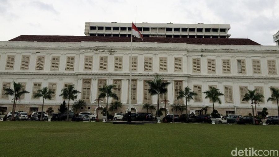 Gedung AA Maramis atau gedung Daendels di kompleks Kementerian Keuangan. (Sylke Febrina Laucereno/detikFinance)