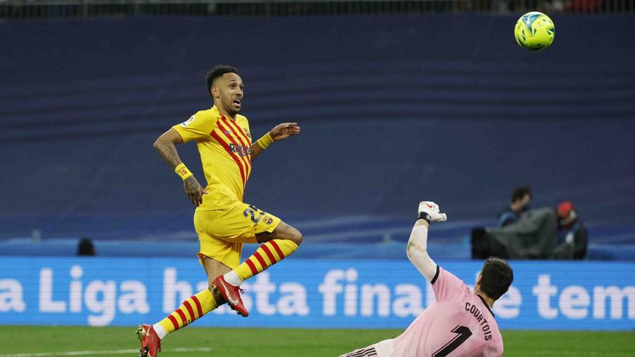 Soccer Football - LaLiga - Real Madrid v FC Barcelona - Santiago Bernabeu, Madrid, Spain - March 20, 2022
General view of the scoreboard after FC Barcelona's Pierre-Emerick Aubameyang scored their fourth goal REUTERS/Javier Barbancho