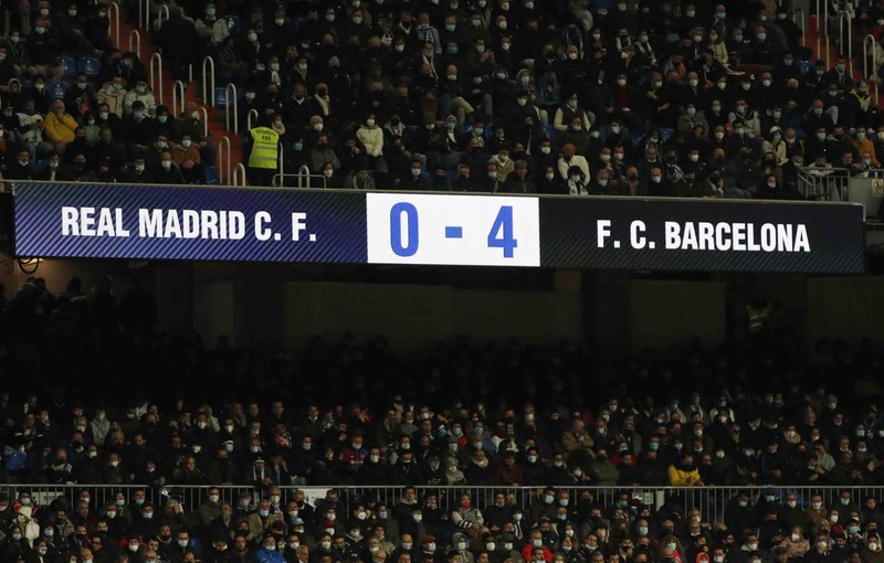 SOCCER-SPAIN-MAD-FCB/REPORT Soccer Football - LaLiga - Real Madrid v FC Barcelona - Santiago Bernabeu, Madrid, Spain - March 20, 2022
General view of the scoreboard after FC Barcelona's Pierre-Emerick Aubameyang scored their fourth goal REUTERS/Javier Barbancho