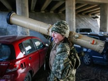 Ingin Hajar Putin, Wanita Ukraina Ramai-Ramai Masuk Militer