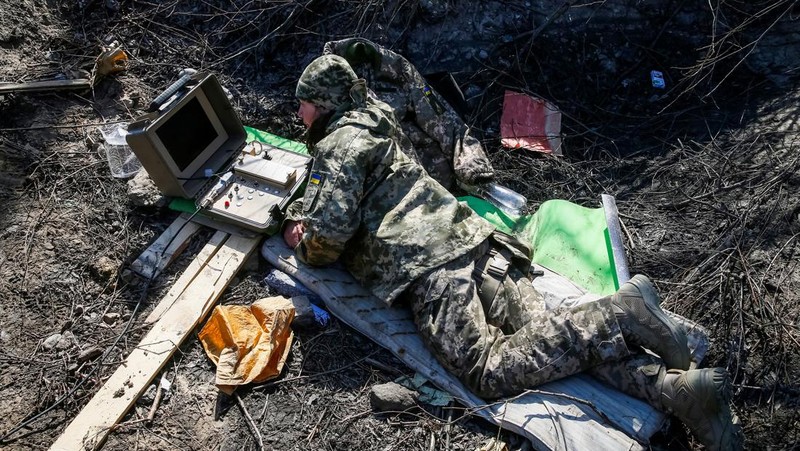 Tetiana Chornovol, former member of the Ukrainian Parliament, service member and operator of an anti-tank guided missile weapon system is pictured at a position on the front line, amid Russia's invasion of Ukraine, in the Kyiv region, Ukraine March 20, 2022. REUTERS/Gleb Garanich
