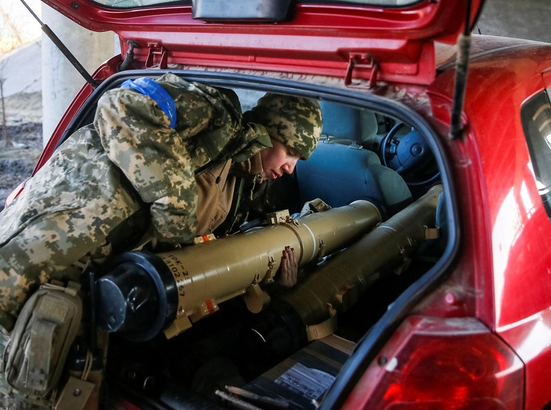UKRAINE-CRISIS/FRONTLINE-FEMALE FIGHTER Tetiana Chornovol, former member of the Ukrainian Parliament, service member and operator of an anti-tank guided missile weapon system is pictured at a position on the front line, amid Russia's invasion of Ukraine, in the Kyiv region, Ukraine March 20, 2022. REUTERS/Gleb Garanich