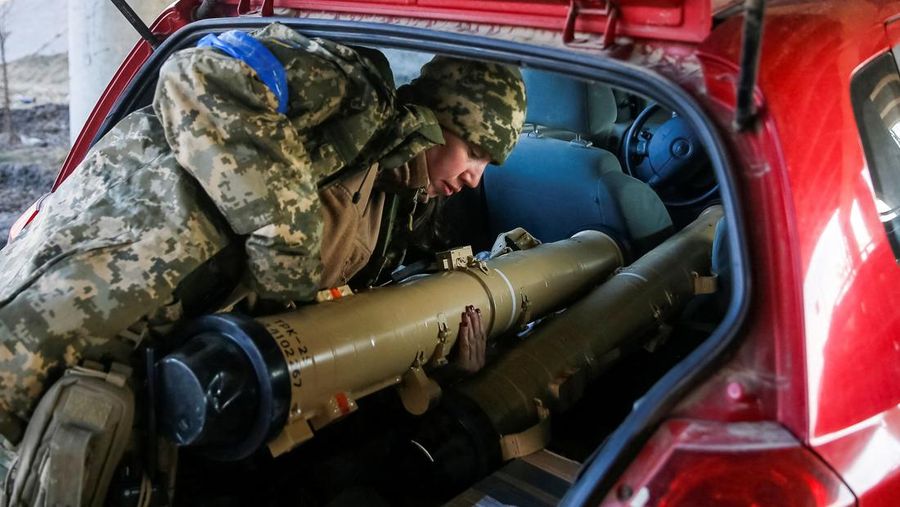 Tetiana Chornovol, former member of the Ukrainian Parliament, service member and operator of an anti-tank guided missile weapon system is pictured at a position on the front line, amid Russia's invasion of Ukraine, in the Kyiv region, Ukraine March 20, 2022. REUTERS/Gleb Garanich