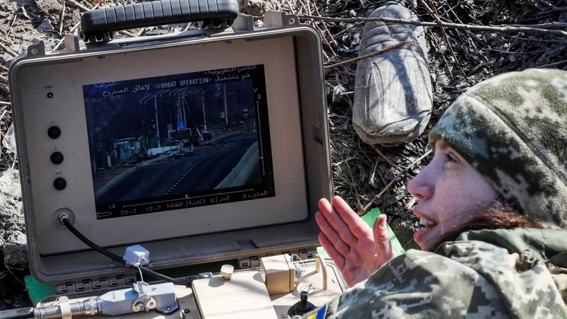 Tetiana Chornovol, former member of the Ukrainian Parliament, service member and operator of an anti-tank guided missile weapon system is pictured at a position on the front line, amid Russia's invasion of Ukraine, in the Kyiv region, Ukraine March 20, 2022. REUTERS/Gleb Garanich