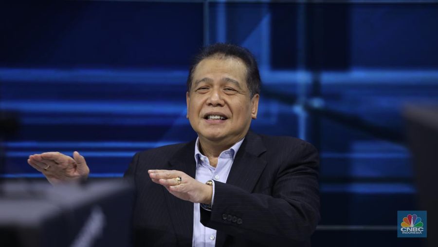 Chairman & Founder CT Corp, Chairul Tanjung memberikan opening remarks pada CNBC Indonesia Economic Outlook 2022. (CNBC Indonesia/ Tri Susilo)