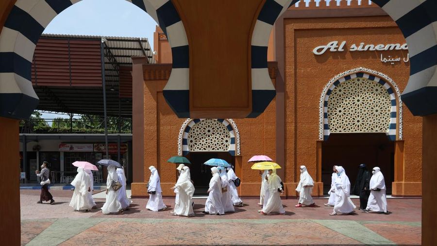 Sejumlah jamaah calon haji dan umroh mengikuti pelatihan manasik di Al Mahmudah Manasik Haji Training Centre (AMTC) Setu, Tangerang Selatan, Banten, Selasa (22/3/2022). (CNBC Indonesia/Andrean Kristianto)
