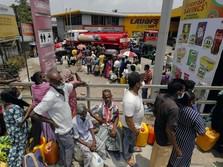 Ekonomi Ambruk, Seluruh Menteri Sri Lanka Mundur Massal
