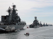 Perang Makin Ngeri, Rusia Kepung Ukraina dari Laut