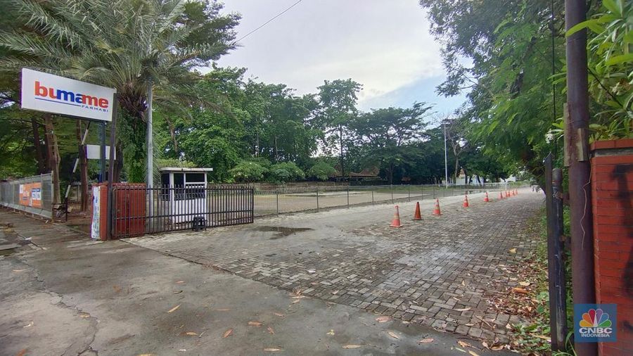 Suasana fasilitas test covid-19 yang sepi pengunjung di Taman Aries, Meruya Utara, Kembangan, Jakarta Barat, Rabu (23/3/2022). Pantauan CNBC Indonesia dilokasi terlihat hanya beberapa kendaraan yang melakukan tes COVID-19 dengan sistem drive thru dilokasi ini.  (CNBC Indonesia/ Tri Susilo)