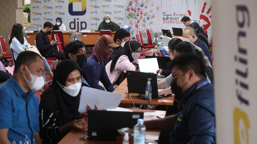 Jelang Batas Akhir, Wajib Pajak Mulai Melaporkan SPT Tahunannya. (CNBC Indonesia/Andrean Kristianto)