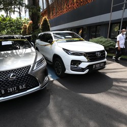 Ini Penampakan Mobil Mewah Tersangka Robot Trading Fahrenheit