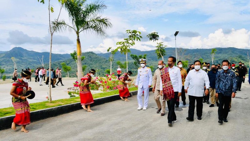 Presiden Joko Widodo meresmikan Politeknik Dr. Aloysius Benedictus Mboi, Universitas Pertahanan Republik Indonesia (Unhan) di Kabupaten Belu, Nusa Tenggara Timur (NTT), pada Kamis, 24 Maret 2022. ( Laily Rachev - Biro Pers Sekretariat Presiden)