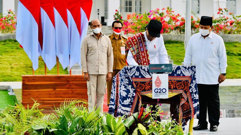 Presiden Joko Widodo meresmikan Politeknik Dr. Aloysius Benedictus Mboi, Universitas Pertahanan Republik Indonesia (Unhan) di Kabupaten Belu, Nusa Tenggara Timur (NTT), pada Kamis, 24 Maret 2022. ( Laily Rachev - Biro Pers Sekretariat Presiden)