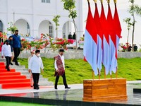 Potret Duet Jokowi & Prabowo Resmikan Politeknik Ben Mboi NTT
