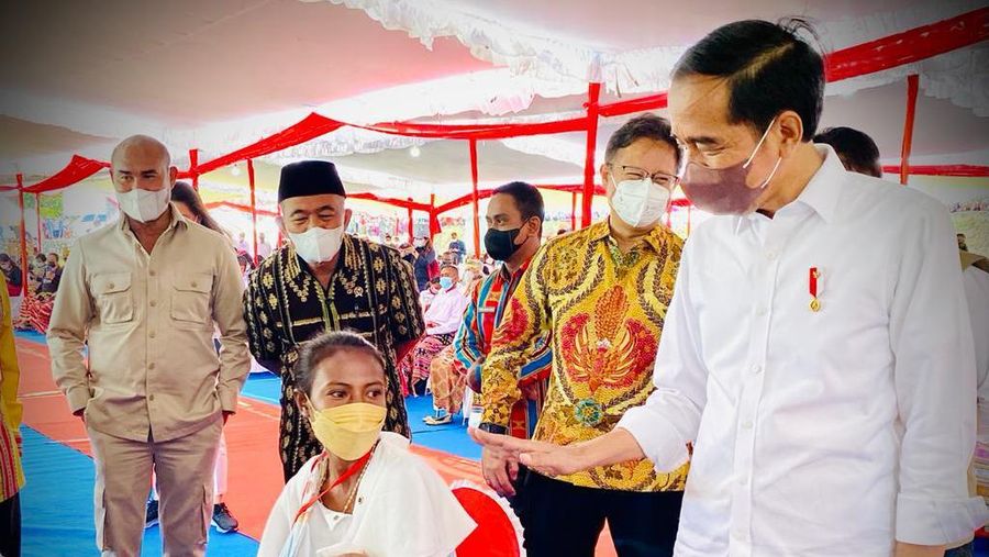 Presiden RI meninjau program program percepatan penurunan stunting di Desa Kesetnana, Kabupaten Timor Tengah Selatan (TTS), Kamis, 24 Maret 2022, (Laily Rachev - Biro Pers Sekretariat Presiden)