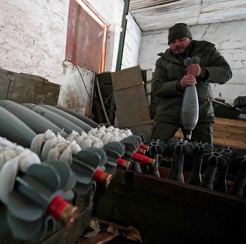 Potret Tentara Pro Rusia Bajak Gudang Senjata Ukraina