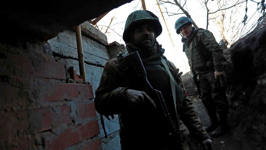 A service member of pro-Russian troops in uniform without insignia handles a mortar round at the weapons depot during Ukraine-Russia conflict near Marinka, in the Donetsk Region, Ukraine March 22, 2022. REUTERS/Alexander Ermochenko TPX IMAGES OF THE DAY