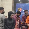 Polisi Pamerkan Duit Indra Kenz Binomo, Ini Dia Tumpukannya