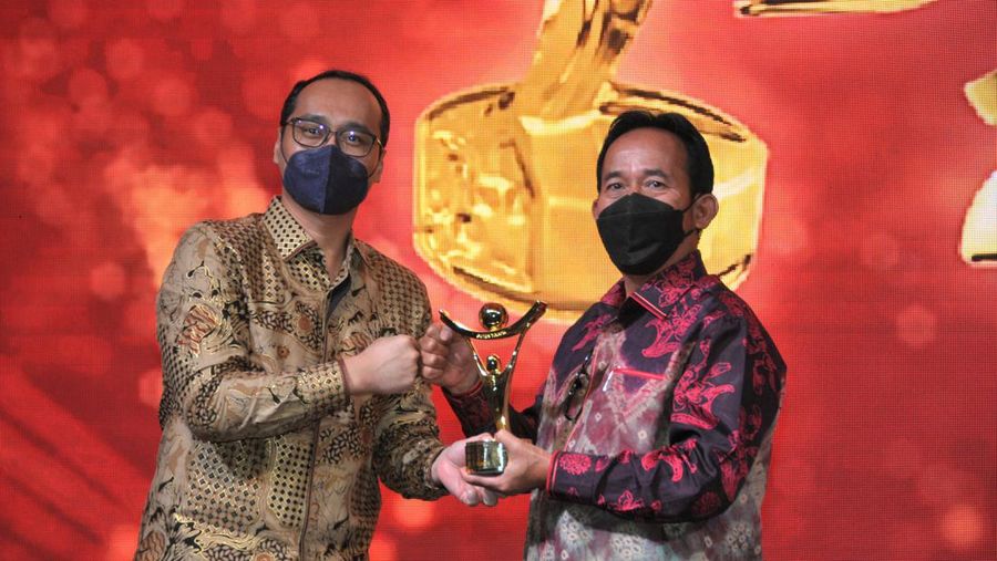 Direktur Utama PT Bukit Asam Tbk Arsal Ismail berhasil meraih penghargaan dalam Anugerah BUMN 2022.