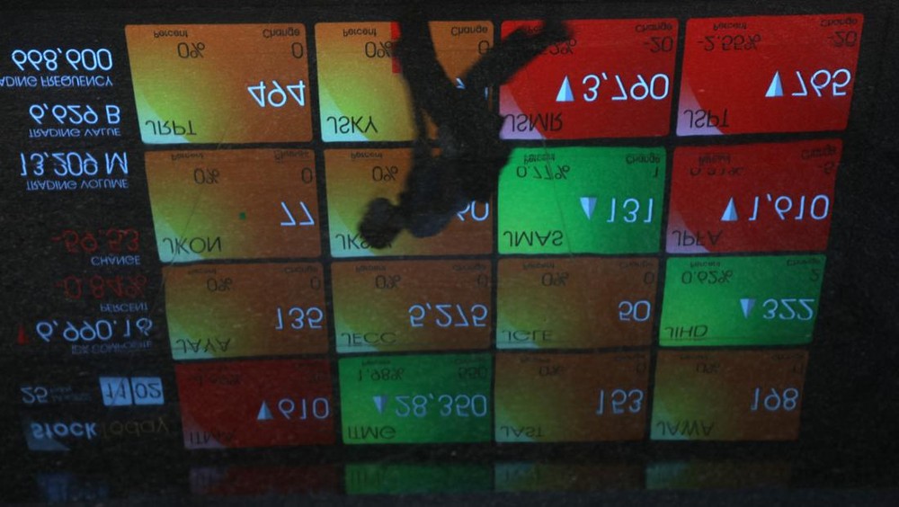 IHSG Ambruk! APBN Defisit, Saham Teknologi Jebol