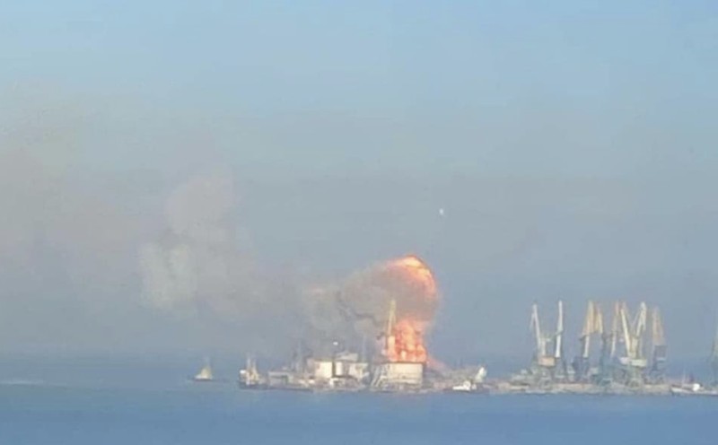 Kapal perang rusia ork terbakar & tenggelam ditembak Ukraina. (Tangkapan Layar via Twitter/@defence of Ukraine)